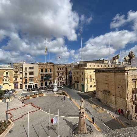 The Knight - Heritage & Art Home At Birgu Square Buitenkant foto