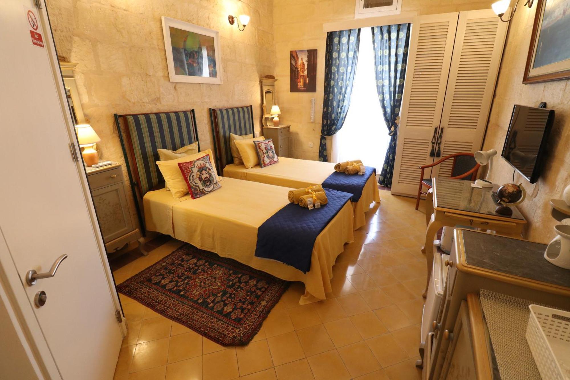 The Knight - Heritage & Art Home At Birgu Square Buitenkant foto