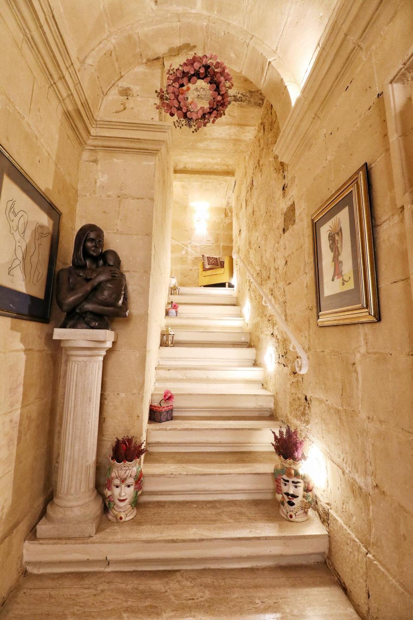 The Knight - Heritage & Art Home At Birgu Square Buitenkant foto