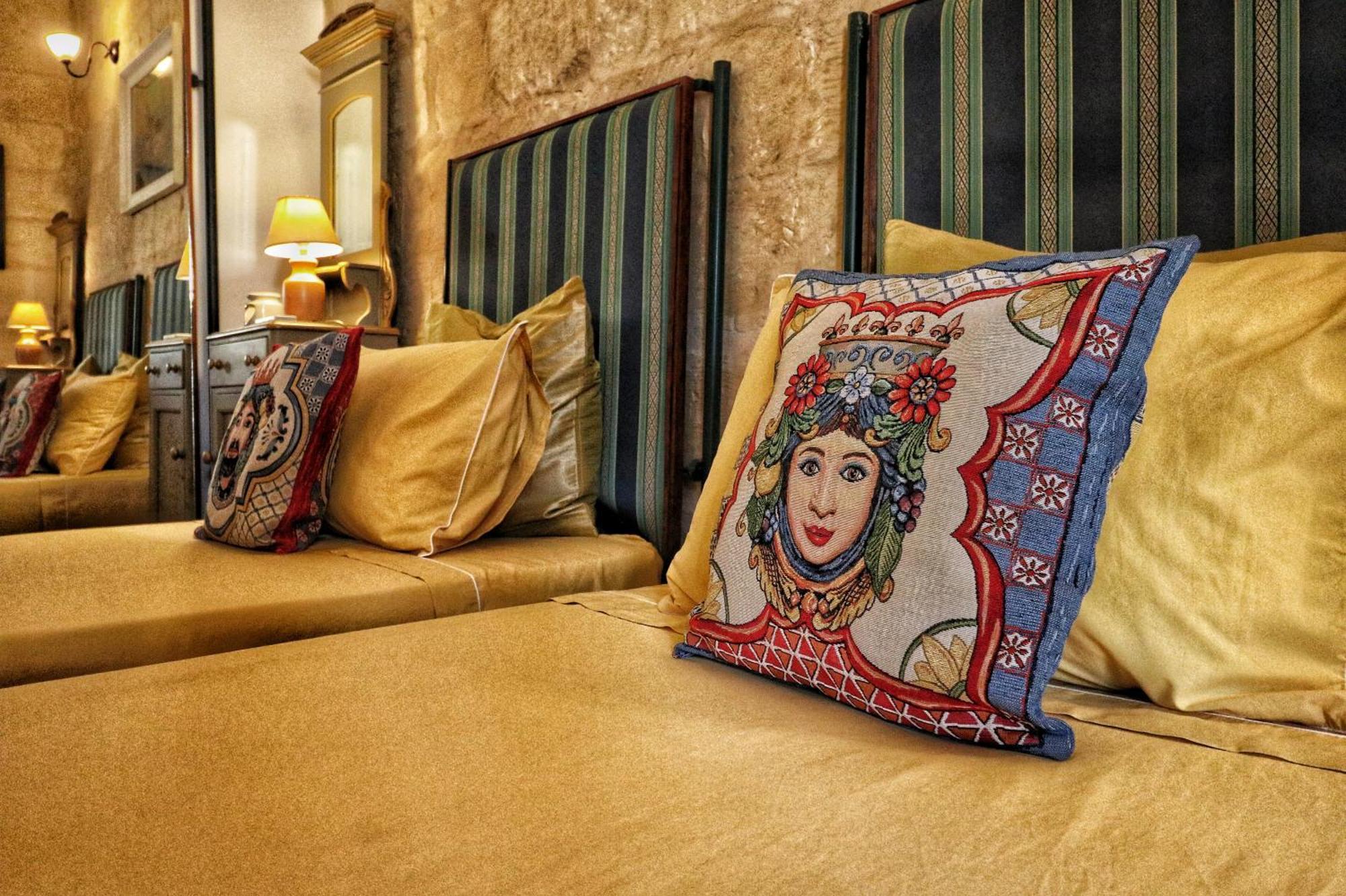The Knight - Heritage & Art Home At Birgu Square Buitenkant foto