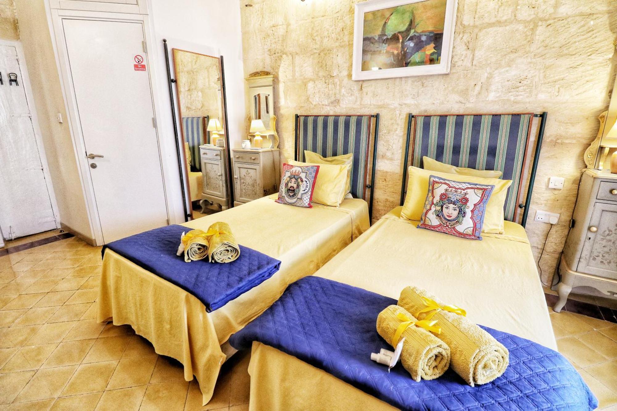 The Knight - Heritage & Art Home At Birgu Square Buitenkant foto