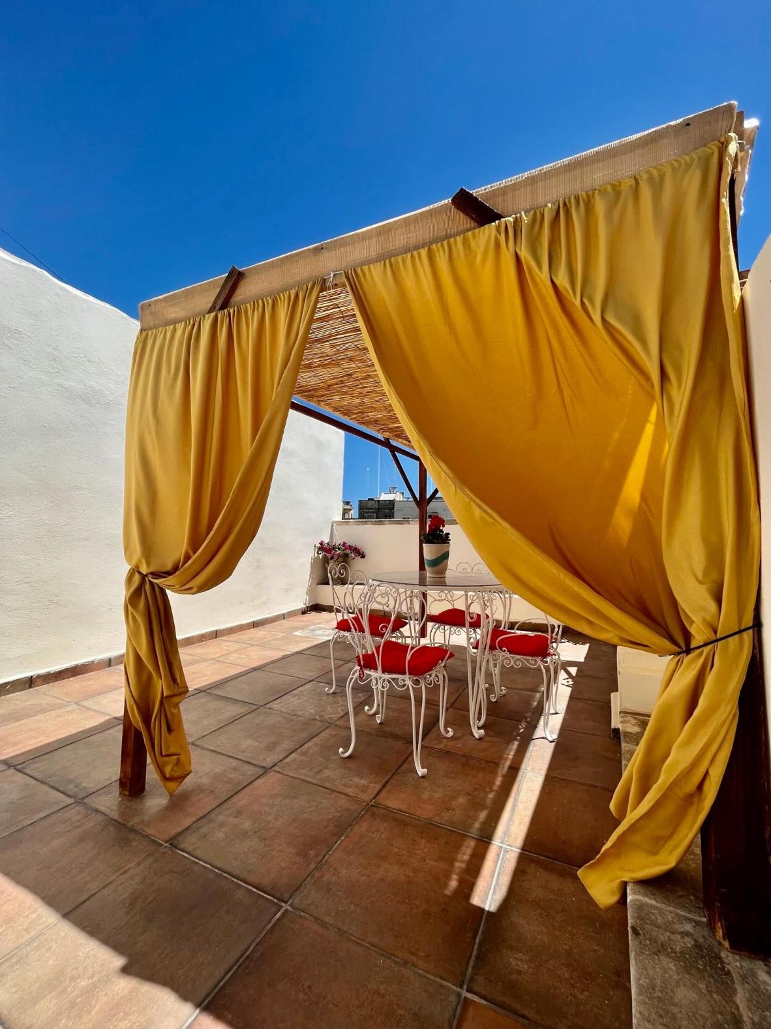 The Knight - Heritage & Art Home At Birgu Square Buitenkant foto