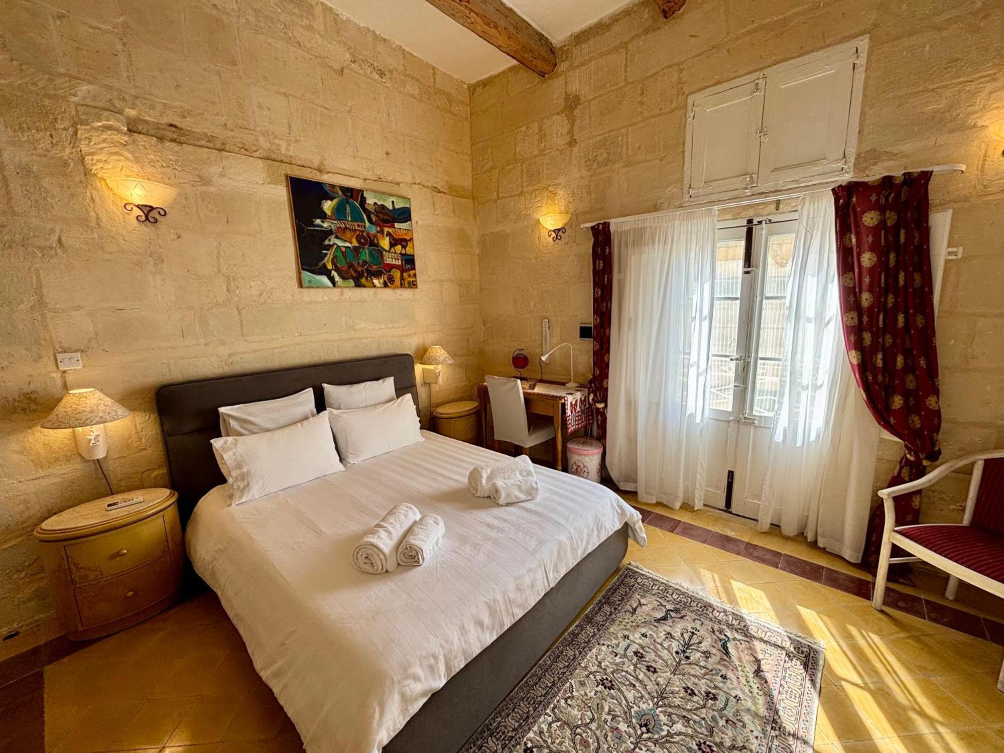 The Knight - Heritage & Art Home At Birgu Square Buitenkant foto